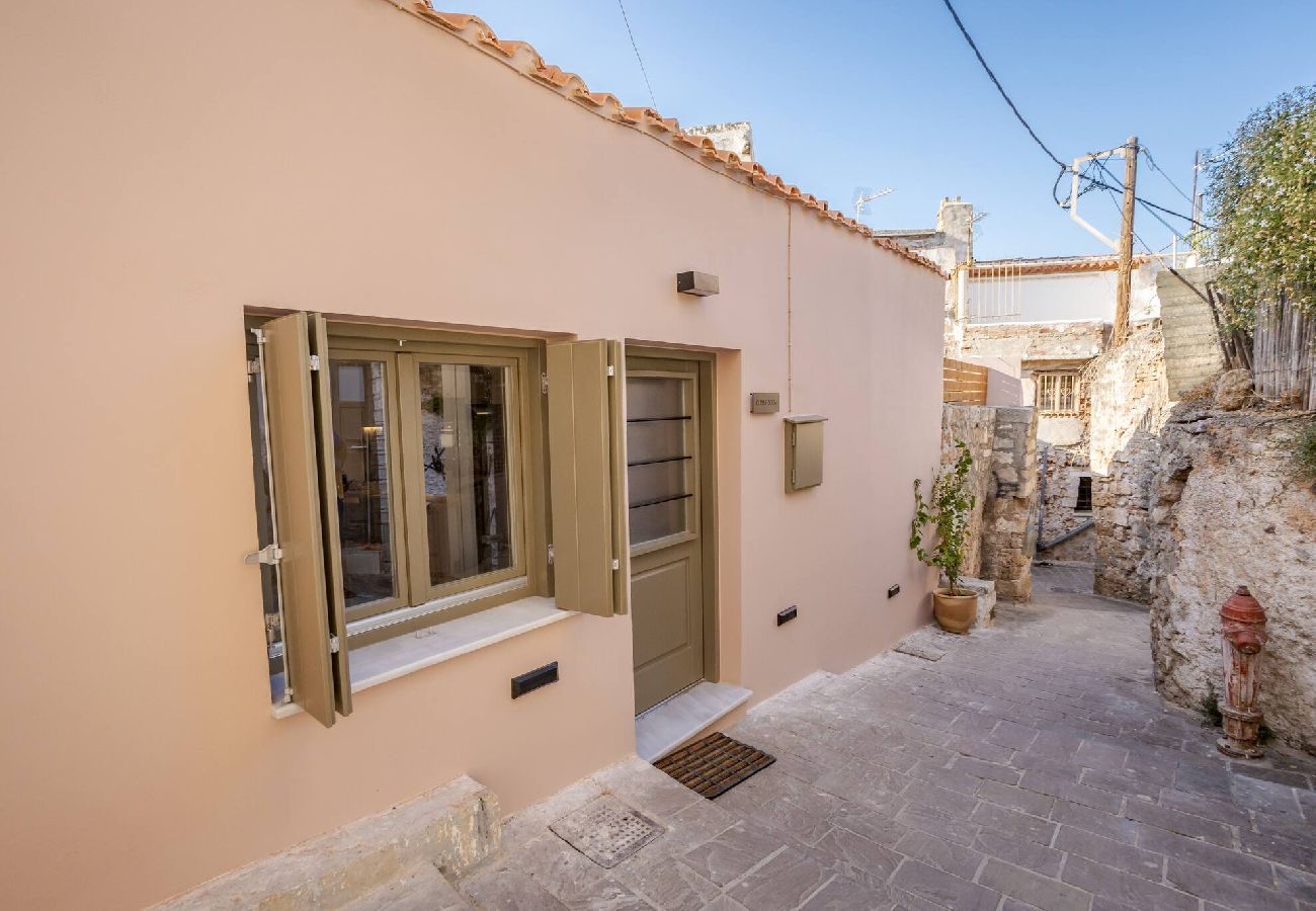 House in Chania - Comfinest house with jacuzzi in Chania old harbour 