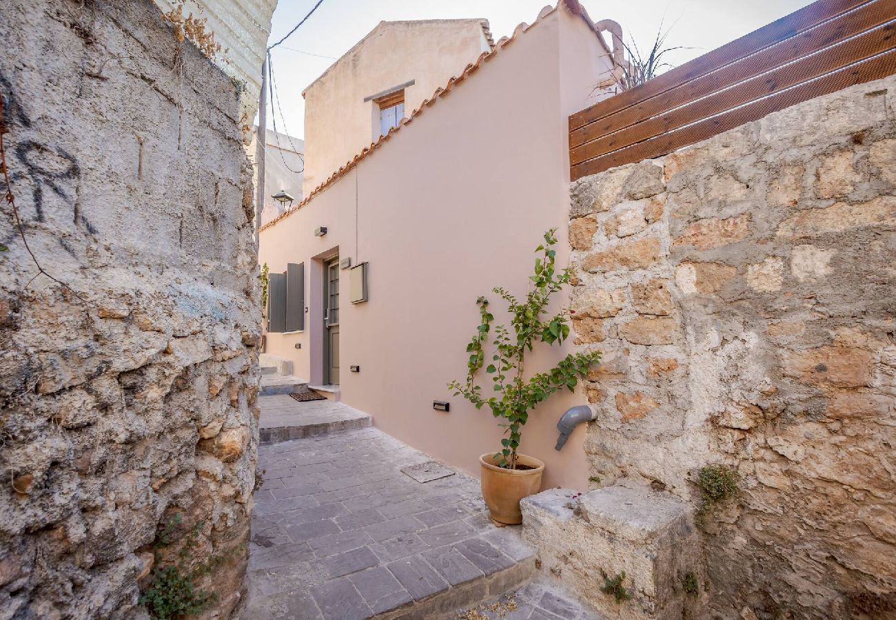 House in Chania - Comfinest house with jacuzzi in Chania old harbour 