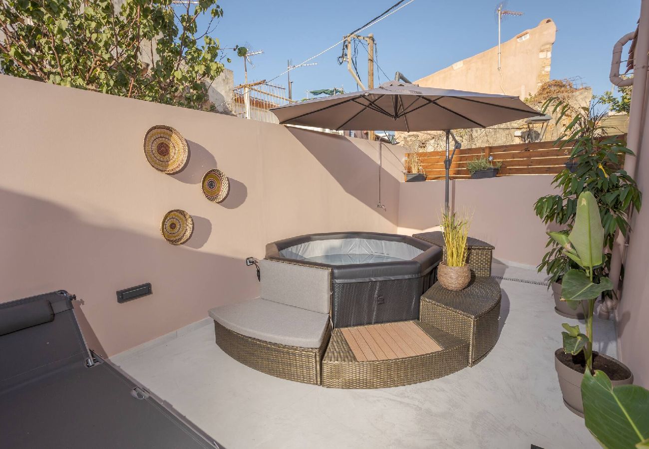 House in Chania - Comfinest house with jacuzzi in Chania old harbour 