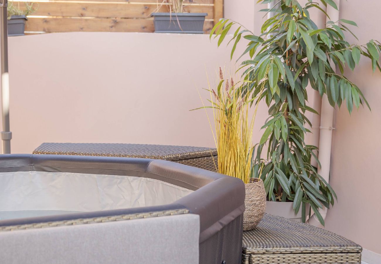 House in Chania - Comfinest house with jacuzzi in Chania old harbour 