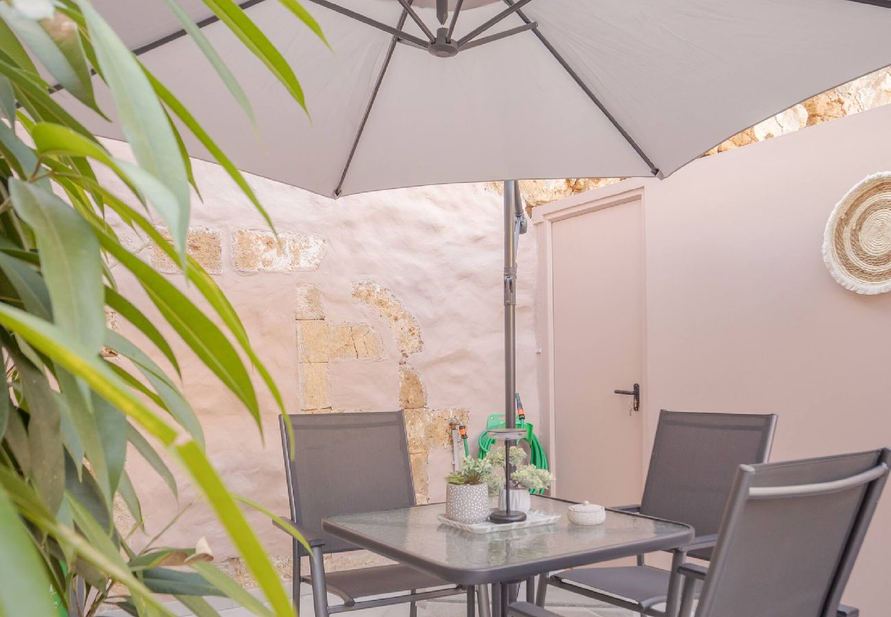 House in Chania - Comfinest house with jacuzzi in Chania old harbour 