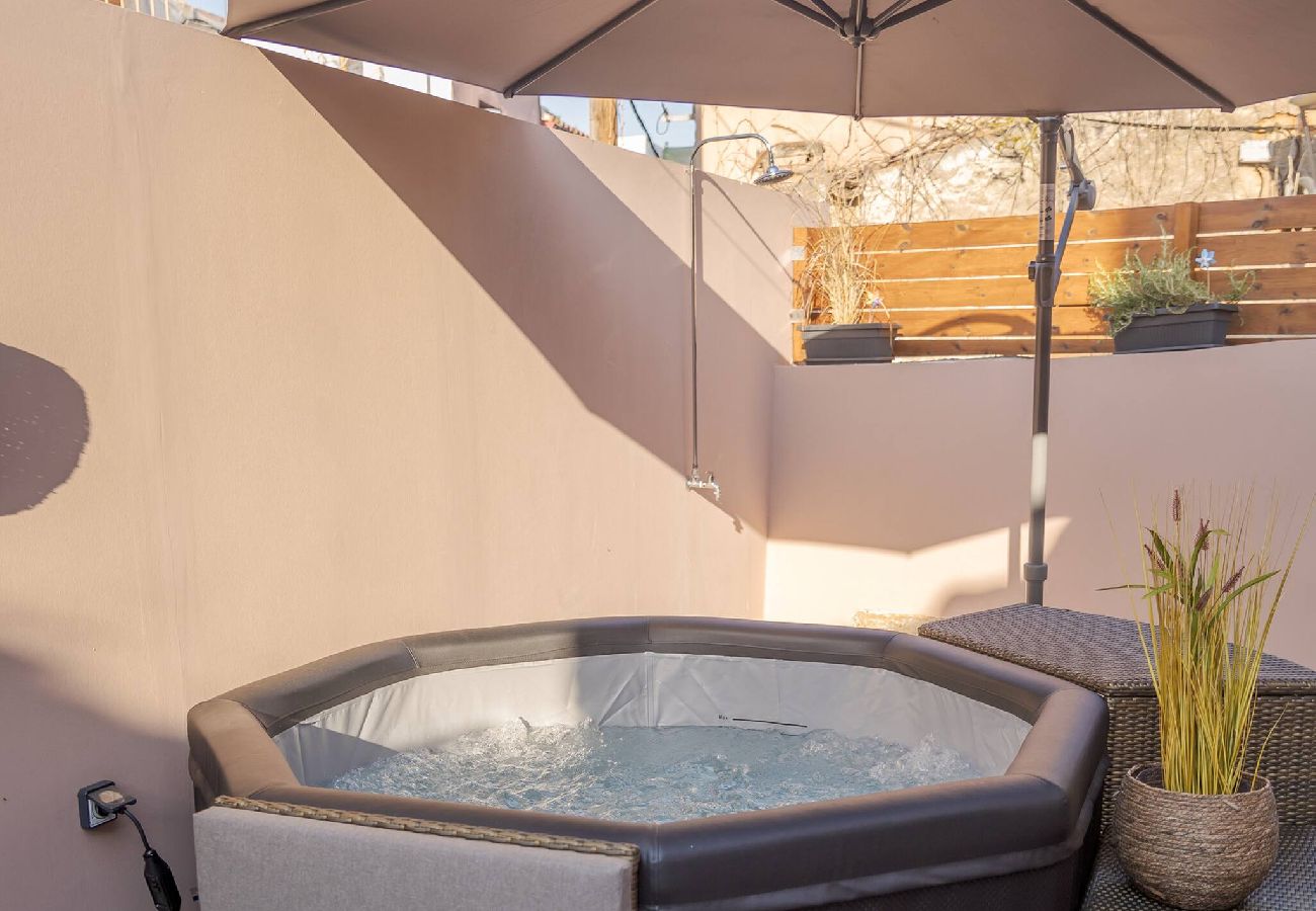 House in Chania - Comfinest house with jacuzzi in Chania old harbour 