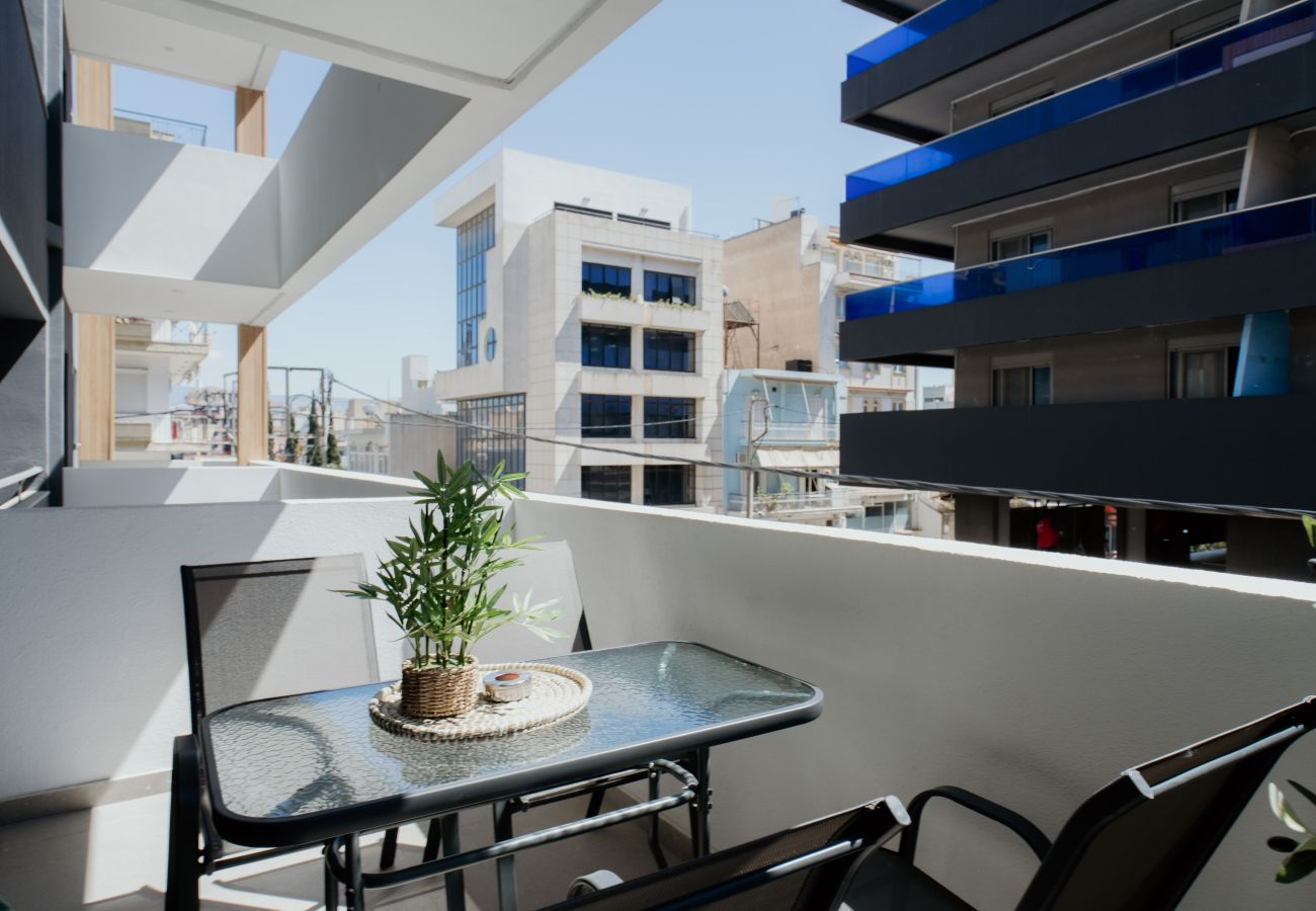 Apartment in Piraeus - Ikaria luxury Apartment in Pireaus with Parking